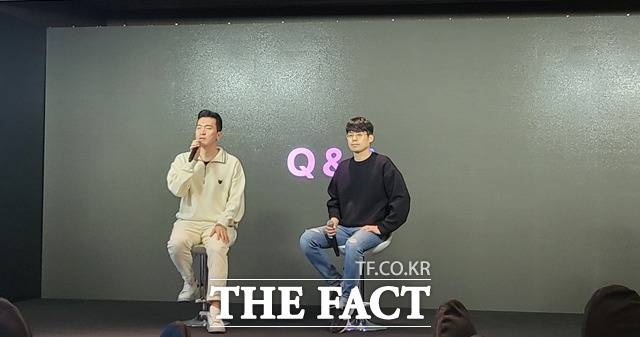 이병수 개인사업자 스튜디오 팀장과 김진호 카카오뱅크 신용리스크모델링팀 매니저가 기자들의 질문에 답하고 있다. /정소양 기자