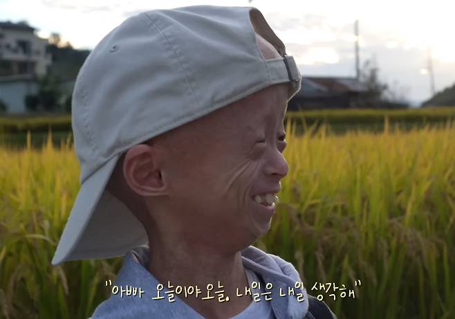 올해 열일곱, 욘니 홍원기 군의 미소. 유튜브 욘니와 치애