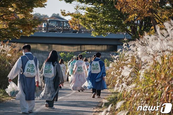 전북문화관광재단은 롯데백화점 전주점과 함께 '2022 전북가치여행' 프로젝트를 실시하고 있다고 28일 밝혔다.(전북문화재단 제공)2022.10.28/뉴스1