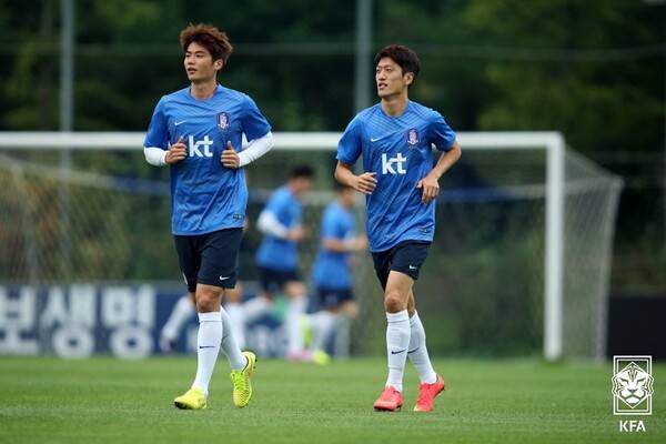 국가대표팀 시절 기성용(왼쪽)과 이청용. ⓒKFA