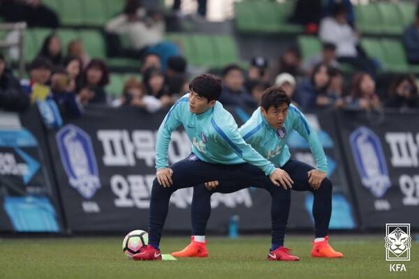 국가대표팀 시절 기성용(왼쪽)과 구자철. ⓒKFA