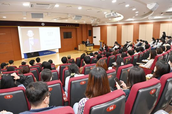 박준영 저자초청 강연회가 진행 중이다.