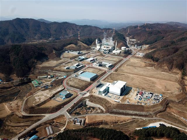 강원 춘천시 산하기관인 봉명테크노밸리가 금융사로부터 자금을 빌려와 조성하고 있는 동춘천산업단지. 채무 이자율이 최근 5.6%에서 13%로 올랐다.춘천시 제공