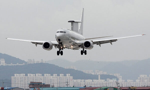 한국 공군 E-737 조기경보통제기가 활주로에 착륙하기 위해 저공비행을 하고 있다. 세계일보 자료사진