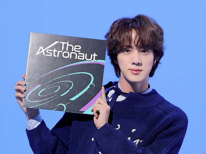 방탄소년단 진 'The Astronaut' 아이튠즈 97개국 1위→유튜브 全세계 인기 MV 1위 '글로벌 슈퍼 파워'