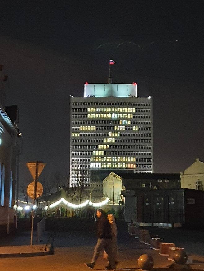 'Z' 기호 빛나는 러시아 연해주정부 청사 [지난 4월 촬영. 최수호]