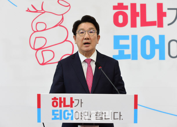 권성동 국민의힘 의원이 지난 8일 국회에서 원내대표직 사퇴 기자회견을 하고 있다. (사진=이데일리 노진환 기자)