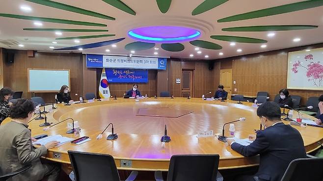 [광주=뉴시스] 화순군의정비심의위원회는 25일 3차 심의회를 열고 화순군의회 의원에게 지급할 의정활동비 4.4% 인상안을 의결했다. (사진=화순군 제공). 2022.10.25. kykoo1@newsis.com *재판매 및 DB 금지