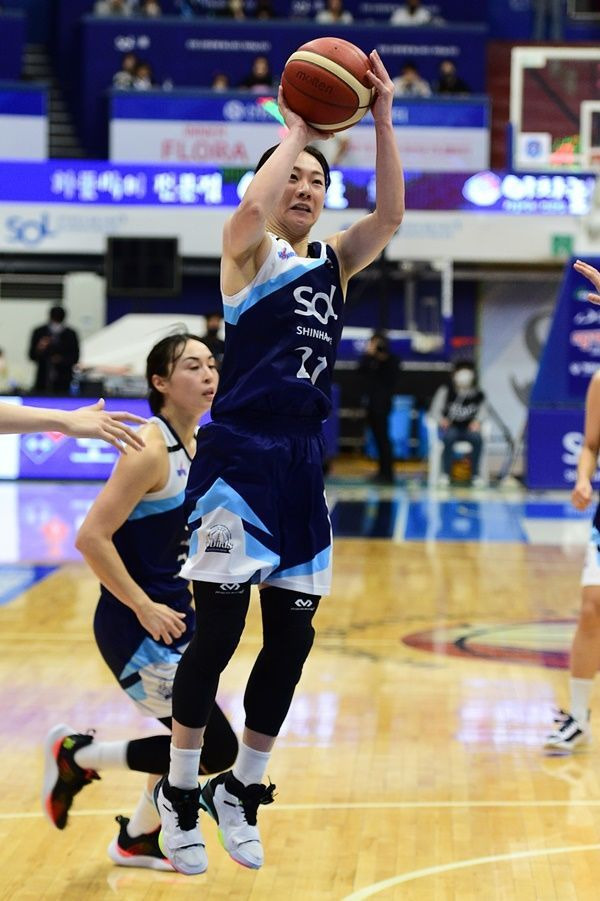 김진영(21번) / 사진=WKBL 제공