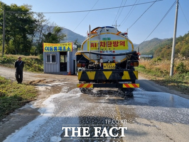 통제초소, 방역차량 사진/장흥군 제공