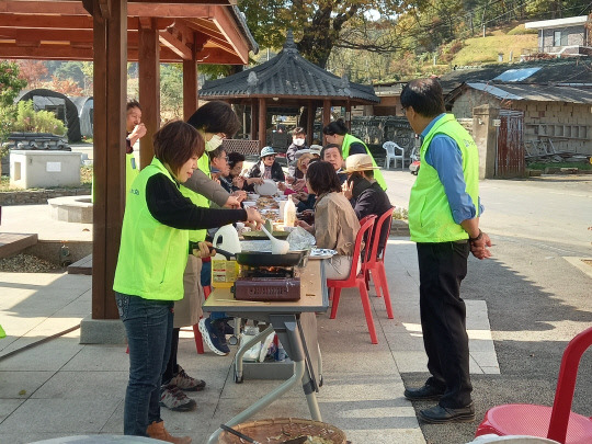 두마면 주민자치회 어르신 화합 행사 장면 사진=계룡시 제공