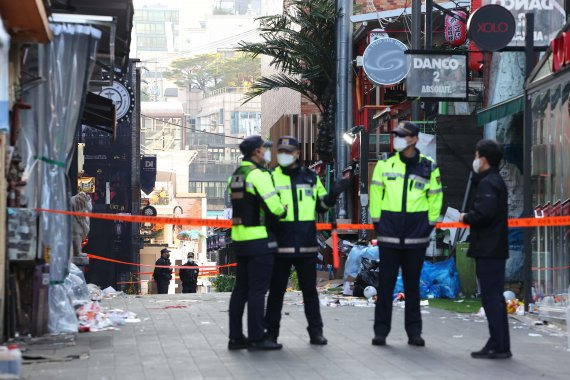 서울 이태원 '핼러윈 인파' 압사 사고와 관련 대구시에 주소를 둔 1명이(20대 중반, 여자) 숨진 것으로 확인됐다. 10월 31일 오전 서울 용산구 이태원 '핼러윈 인파' 압사 사고 현장 출입이 통제되고 있다. 사진=연합뉴스