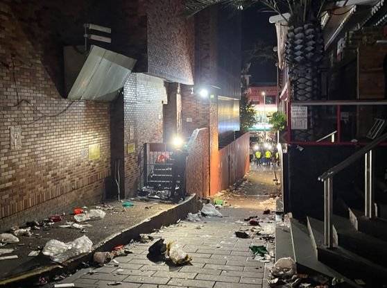 사고 다음 날인 30일 오전 인파가 모두 빠져나가고 덩그러니 참사 흔적만 남은 골목길의 모습. [뉴스1]