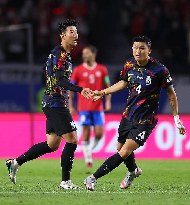 한국축구 공격과 수비의 핵심 손흥민(왼쪽)과 김민재. 연합뉴스