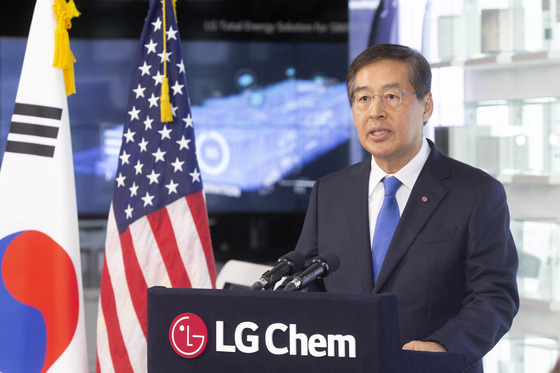 LG Chem CEO Shin Hak-cheol speaks during his meeting with U.S. Treasury Secretary Janet Yellen who visited LG Sciencepark in Gangseo District, western Seoul, on July 19. [LG CHEM]