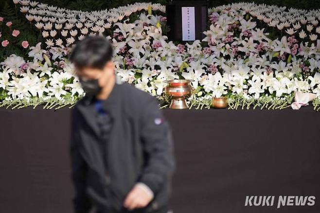 서울 중구 시청 앞 광장에 이태원 참사를 추모하기 위한 분향소가 마련됐다.    사진=임형택 기자 