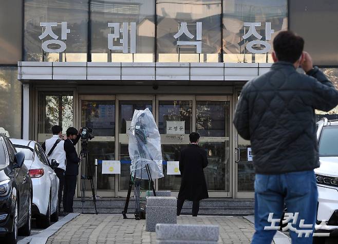 31일 오전 경기 고양시 일산동구 동국대학교 일산병원 장례식장 모습. 가장 많은 이태원 참사 희생자가 안치된 동국대 일산병원에는 14명의 희생자가 이송됐고, 현재 2명의 빈소가 차려져 있다. 고양=황진환 기자