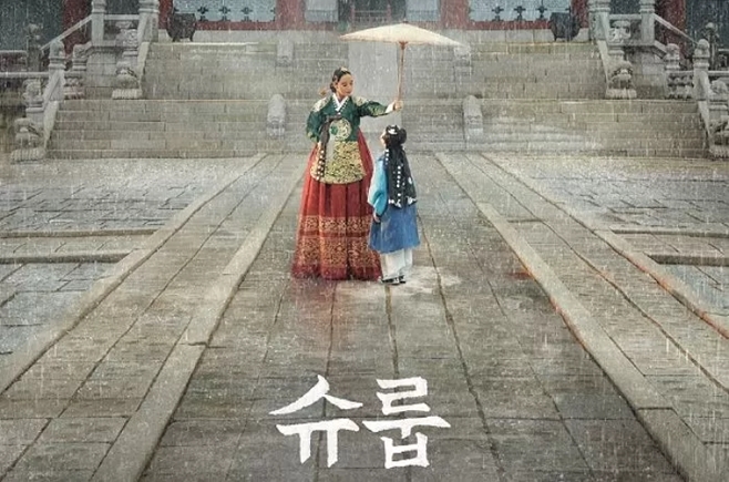 Schrup has been embroiled in another China-style controversy.While the fifth episode of tvNs Saturday-Sunday drama Schrup (playwright Park Barra and director Kim Hyung-sik) aired on the 29th, viewers pointed out that the main character, Kim Hye-soo, had a unique Chinese historical drama.Immediately after the broadcast, an online community posted an article by a viewer pointing out the line main palace. The scene in question was five times, a scene in which Wang Lee (Choi Won-young) opposed to the scholars who claimed the abolition of the taxa.In this scene, Im Hwa-ryeong, a heavyweight, said to his servant, Hwang Won-hyung (Kim Eui-seong), Shut your mouth! The words of the main palace are not over yet!The writer who pointed out the scene said, The main palace is a word used only in Chinas classical costume drama. It is not in the Korean dictionary, and usually in the domestic historical drama, it uses expressions such as concubines,In the claim of this netizen, many netizens also said, It is really a lot of expression in China drama and I have never seen it in Korean historical drama.As the netizen pointed out, the Korean dictionary has a somewhat different description of the word main palace.Among the plays, Imhwa-ri, the middle war, was used as a title to refer to himself, but the dictionary meaning is the palace which is the base, or the shrine which collected the ancestors and images of Taejo and Taejo in the Joseon Dynasty.It can be seen that it has been used as a word referring to a place called a palace rather than a person.Viewers were dissatisfied with the ongoing controversy over Schrups Chinese style.In the last two episodes, the lions idiom Saskatchewan, which Hwang Gwi-in (Ok Ja-yeon) talked to son Uiseong-gun (Kang Chan-hee), was written in Chinese simplified characters, sparking controversy, and a signboard called Taehwajeon appeared in the scene where Jungjeon seeks to settle the king.Taehwajeon was used as the name of the Forbidden City in China during the Qing Dynasty, when the production company explained that Taehwa was used in the Silla and Goryeo periods, and Saskatchewan subtitles were a mistake, but the viewers questions did not abate.It is also pointed out that it was difficult to see the situation in the Joseon Dynasty, such as the situation in which the prime minister Imhwa-ri gave birth to the princes and the position in the palace was shaken, or the other princes competed for the tax position.The prince of Joseon was a solid position that could not be changed or threatened, and the authority of the middle war that gave birth to such a prince was also high, so the situation of Imhwa-ri in the drama can not happen.Viewers are also confused by the ongoing controversy over Schrup.