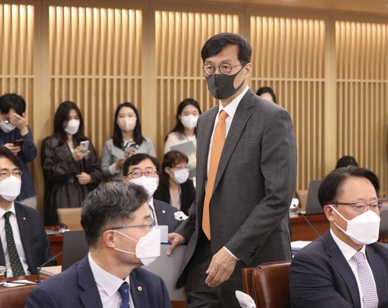 이창용 한국은행 총재가 지난달 12일 오전 서울 중구 한국은행에서 열린 금융통화위원회 정기회의에 참석하고 있다. 이날 금통위는 기준금리를 연 2.5%에서 3%로 0.5%포인트 인상했다. 연합뉴스