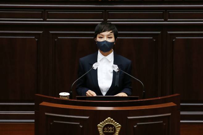 부산시의회 서지연 의원(더불어민주당·비례)은 1일 제310회 정례회 1차 본회의에서 5분자유발언을 하고 있다. 부산시의회 제공