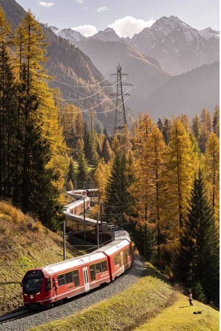 세계에서 가장 긴 1910m 여객열차. 스위스=EPA 연합