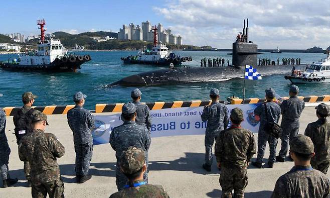 지난달 31일 부산에 입항한 핵추진 잠수함 키웨스트함. 공군·미 국방부 제공