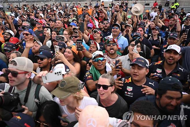 F1 관중 인파(기사와 직접관련 없음) [AFP=연합뉴스 자료사진. 재판매 및 DB 금지]