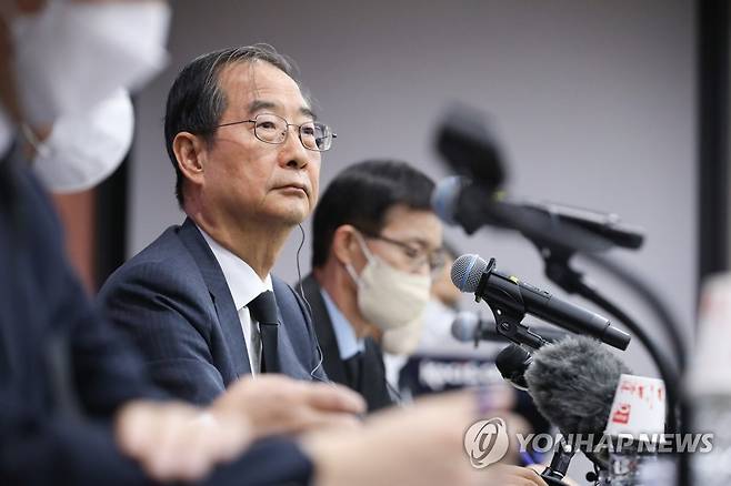 '이태원 사고' 관련 외신기자 간담회 (서울=연합뉴스) 한덕수 국무총리가 1일 오후 서울 중구 프레스센터에서 '이태원 사고' 관련 외신기자 간담회를 하고 있다. 2022.11.1 [총리실 제공. 재판매 및 DB 금지] photo@yna.co.kr