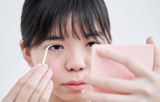 쌍꺼풀 테이프/쌍꺼풀액ㅣ출처: 게티이미지뱅크
