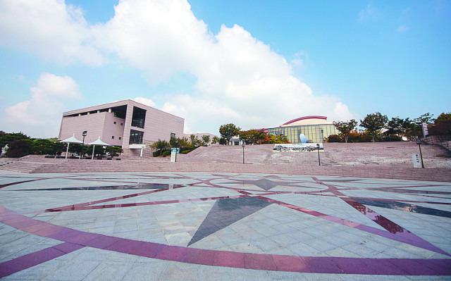 '코리아 유니크 베뉴'인 전주 한국소리문화의 전당.