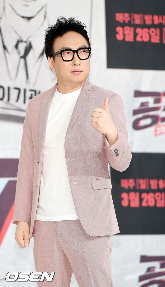 Comedian Park Myeong-su has left his Xiao Xin remarks on the Radio Live broadcast regarding Itaewon True.Park Myeong-su sat in the proceedings as a DJ on KBS Radio Cool FM Park Myeong-sus Radio show which was broadcast live today (the 2nd).On the 31st of last month and the day before the first day of this month, Kim Jonghyun KBS announcer returned to listeners in two days after replacing Radio show live broadcast progress.Coincidentally, Itaewon True occurred on the night of the 29th of last month. A large-scale crushing accident occurred in the area of Itaewon-dong, Yongsan-gu, Seoul, with tens of thousands of people gathering ahead of Halloween.As a result, 156 people were killed and 151 people were injured by the afternoon of the afternoon. The sudden absence of Park Myeong-su caused concern among listeners of Radio show.Park Myeong-su said on the radio show, I could not proceed with my personal affairs. Thank you for asking me for your regards and for your concern.He also said, I am grateful that I can say hello again with a healthy voice. It is also good to be able to convey my heart to you.In particular, he chose I Love You by the singers team and See You Again by pop star Charlie Puth and Wiz Khalifa, saying, I think its right to proceed calmly during the mourning period.In addition, he proceeded to broadcast the broadcast on the same day, and unlike the usual lively and pleasant Radio show atmosphere, he proceeded calmly and commemorated the recent victims of Itaewon True.Park Myeong-su said, Currently, TV shows such as TV shows are not on the air. Its funny when youre in a good mood. Its not easy to create laughter in this situation.Above all, he said, I share a heartbreaking story once again. It is the same mind. I can not get my hands on my work. I feel sorry for expressing my heart.Its like a luxury to laugh once, he said.The staff is down a lot. Were taking care of each other. Its a mourning period until this Saturday. If its more than that, it doesnt matter whether its a year or two. I think we should never forget what happened today in our minds for the rest of our lives.Why do these things keep repeating? It should not be repeated. It should be chastised. It should not happen, but it happened again and we are saying the same thing.At the end of the broadcast, Park Myeong-su said, I saw an article when the song went out. It was a picture of the victims father performing a sacrifice. I feel like tears. I hope this will not happen again.I would like to pray for the souls of those who have lost their lives once more. This is not the first time Park Myeong-su has revealed Xiao Xin on the Radio show. Its a habit, he said last month when a series of drunken driving by entertainers gathered the topic.If you do it by mistake, you have to do penance, but if you do it again, it is a habit. You should not drive at all. I can not deepen my colleagues story, but I am sorry. But drunk driving can harm others.If you take it once, you should not let it drive for three years. In addition, he said, If you take the platform, it will be a big deal. He also said that some of the Streetman Fighter viewers dropped out of the team they were cheering on. It is also a rule.The rules must be followed. Park Myeong-sus frank progress, which firmly expresses his thoughts on the gathering of topics, is well received by the consensus of Radio show listeners.D.B.