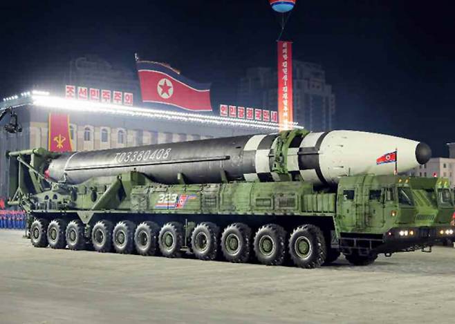 북한 장거리 미사일 관련 자료사진. 사진은 ICBM. [연합]