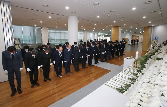 경북도의회 이태원 희생자 조문 사진. 경북도의회 제공