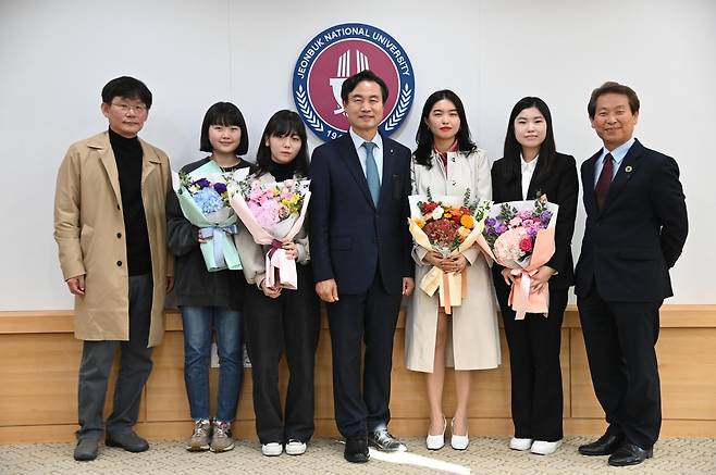 이병기·최명희청년문학상 시상  [전북대학교 제공]