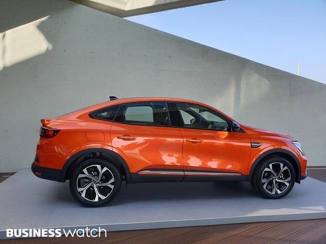 르노코리아자동차가 지난달 28일 내놓은 쿠페형 SUV(스포츠유틸리티차량) 'XM3 E-TECH 하이브리드'./사진=김동훈 기자