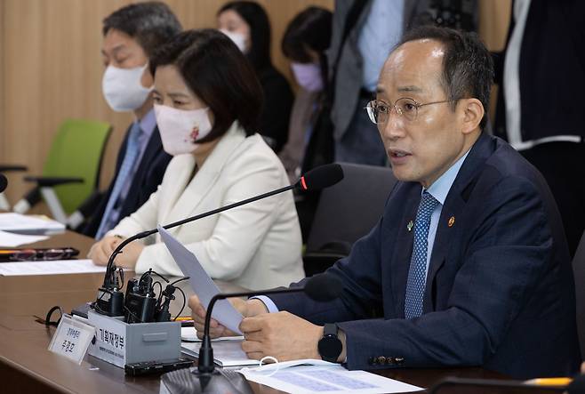 추경호 경제부총리 겸 기획재정부 장관이 경기도 성남시 수정구 판교 제2테크노밸리 기업지원허브에서 가진 벤처기업 간담회에서 발언을 하고 있다. /뉴스1