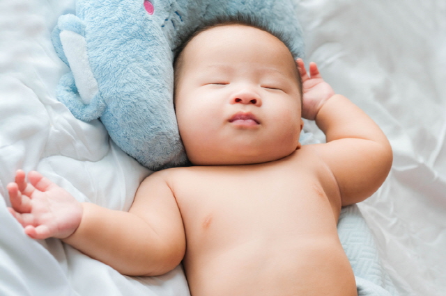 미국 식품의약국(FDA)가 아기용 두상 교정 베개를 사용하면 안 된다고 발표했다./사진=게티이미지뱅크