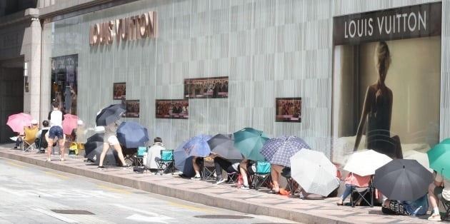 글로벌 주요 명품 브랜드가 지속적으로 가격을 인상하고 있다. (사진=한국경제신문)