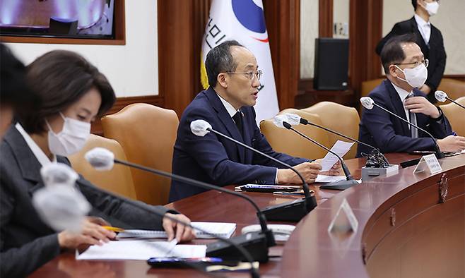 추경호 경제부총리 겸 기획재정부 장관이 4일 정부서울청사에서 열린 비상경제장관회의를 주재하고 있다. 연합뉴스