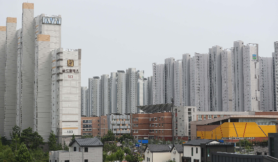 부동산 경기 침체로 경기도 시흥 아파트값이 급락하는 중이다. 사진은 시흥 일대 아파트 단지(매경DB).