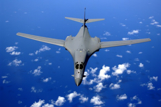 미국의 장거리 전략폭격기 B-1B 랜서 비행 모습. 미 공군 홈페이지 캡처