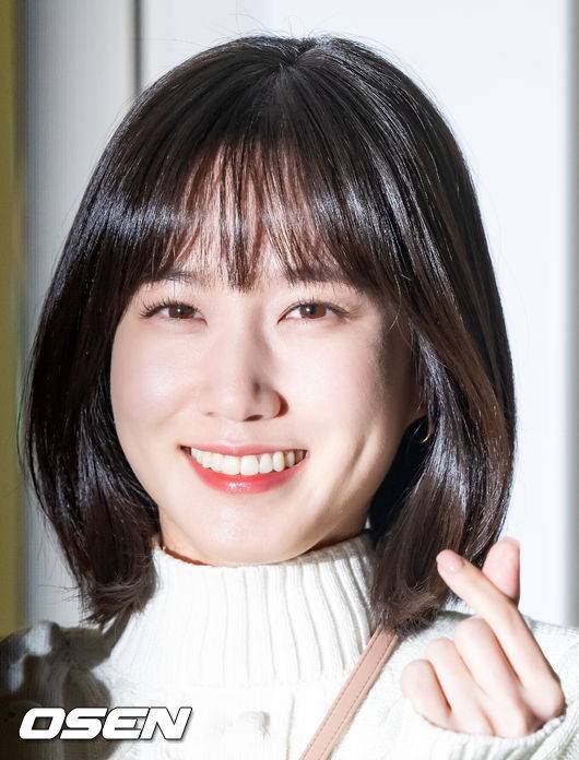 [OSEN=인천공항, 민경훈 기자]박은빈이 출국장으로 이동하며 포즈를 취하고 있다. 2022.10.22 / rumi@osen.co.kr