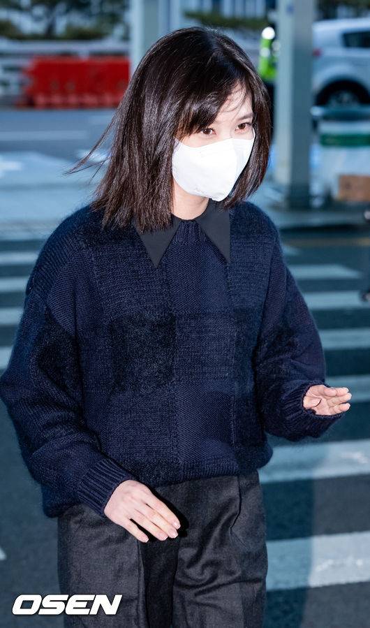 [OSEN=인천공항, 민경훈 기자]박은빈이 출국장으로 이동하며 포즈를 취하고 있다. 2022.11.04 / rumi@osen.co.kr