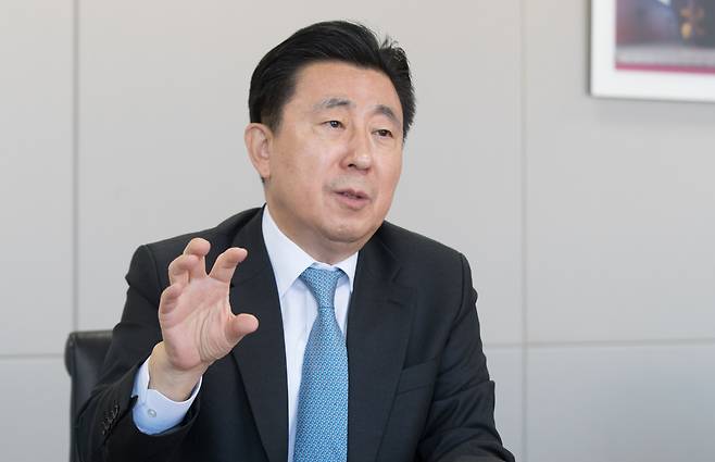 김광호 케이에이치아이 회장이 4일 오전 서울 중구 순화타워 케이조선 회의실에서 조선비즈와 인터뷰하고 있다./ 고운호 기자