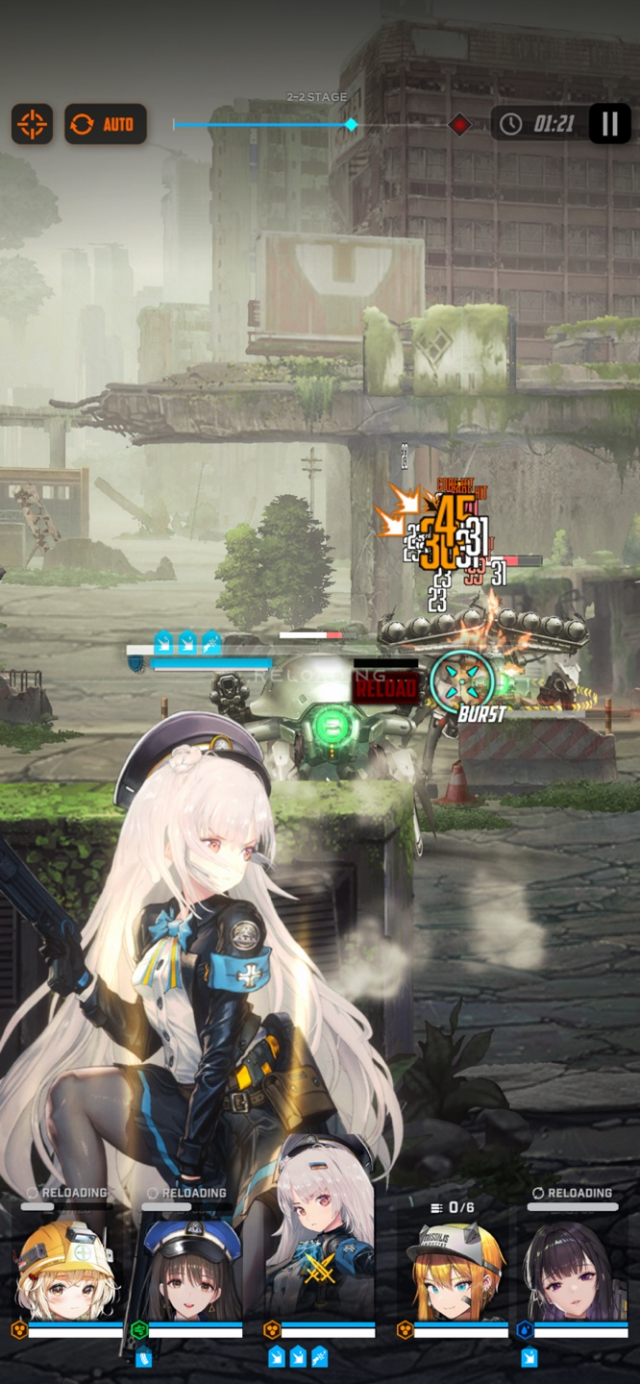 니케 인게임 전투 화면 스크린샷.