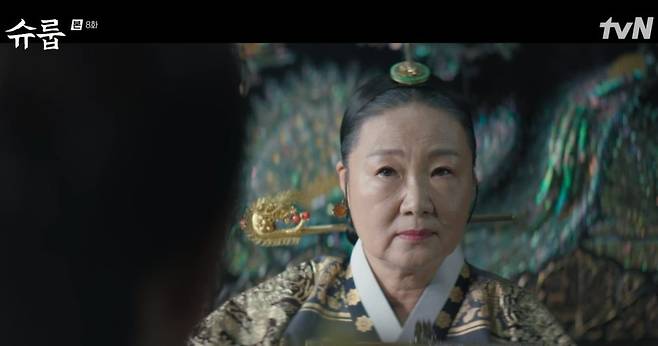 Kim Hae-sook was Furious after confirming the mastermind behind the bandits raiding the mun sang-min; he was Kim Hae-sook versus Baro.In the TVN  ⁇ Schrup ⁇  broadcast on the 6th, Kim Hae-sook, who puts a poisonous weed in front of the contrast (Kim Hae-sook) and warns not to harm the Sejo of Joseon again, was portrayed.Lee Ho (Choi Won-young) showed the arrow of the problem to Hwang Won-hyung (Kim Eui-sung) while Seongnam-gun (mun sang-min) was attacked. Do you know what this is?This is an arrow aimed at the life of Sejo of Joseon during the contest. So, Hwang Won-hyung made a loud voice saying, Do you doubt Xiao Xins loyalty now?, And Lee Ho gives me a chance to know the loyalty.If not, I would have put Baros Sejo of Joseon in the national territory without such a contest, and he repeatedly complained that he did not know anything about this arrow.How could a loyal servant of the Lords Majesty have sought the life of Sejo of Joseon? I dared to find out who was trying to kill Sejo of Joseon.However, even in the Furious of Lee Ho, Hwang Won-hyeong is right, please reveal it. Should not the truth be revealed? Do not you want to remain a question like Taein? He said, You were there that day.Xiao Xin is just telling the truth. As for the case of Sejo of Joseon, please do your best to uncover it. I am afraid that it will appear to affect the competition in Daejeon.Sometimes the truth is made,  ⁇   ⁇   ⁇   ⁇   ⁇   ⁇   ⁇   ⁇   ⁇ .In the end, Lee stopped the investigation, and Lim Hwa-ryong rebelled against it. Lee is the father of the child, and he is also the father of the people of this country.It is not that I do not investigate, but I see the time. But Im Hwa-ryong is hesitant because of those who might have tried to harm my child?How can a father who can not keep one of my children protect the people? Furthermore, I will not let those who touch my baby touch me. He added strongly that he would not be harmed in the war because he was doing it as a mother of children, not as a warlord.On the day of the attack on Seongnam Sejo of Joseon, a letter with his face engraved on the body of the bandit came out, and Im Hwa-ryong hoped that the princes would not be hurt or hurt in this competition.However, someone tried to kill Sejo of Joseon. We are investigating and we will soon find out who is behind it.Hwang, who heard about the situation late, said easily that he had nothing to worry about, but Hwang said, No, the middle war is still a living power.The truth revealed through the remnants of the banditry is that the client of this case was a peony-scented woman. He was a court lady before Baro.The Furious Whale puts the poisonous weed in front of the contrast, and if Mama hurts the Sejo of Joseon again, then I will iron the poisonous weed with my own hand.I give you a chance to ask for forgiveness, so stop here.