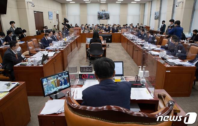 국회 국방위원회는 지난 4일  전체회의를 열고 방위사업청 대전 이전 관련 내년도 정부 예산안 210억원 중 90억원을 삭감했다. ⓒNews1 이재명 기자