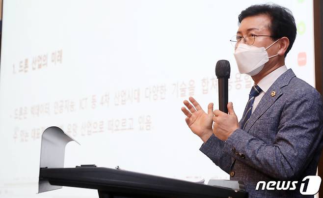 박용근 전라북도의원이 29일 전북 전주시 더 메이호텔에서 열린 제9회 뉴스1 전북포럼에서 발제를 하고 있다. 2021.7.29/뉴스1 ⓒ News1 유경석 기자