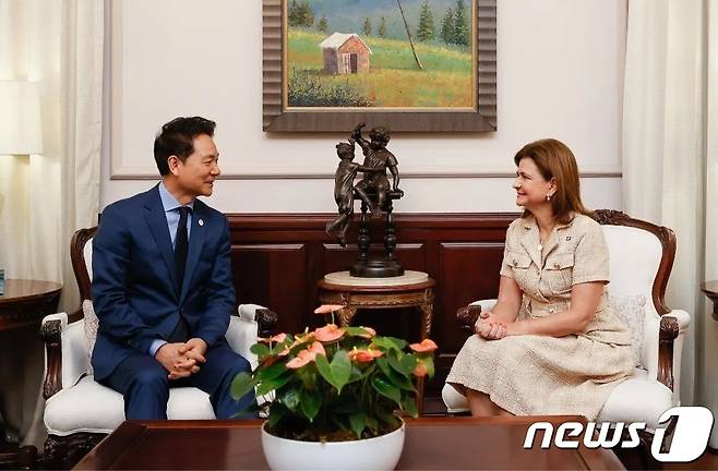 장성민 대통령실 미래전략기획관 라껠 뻬냐(Raquel Peña) 도미니카공화국 부통령 예방.