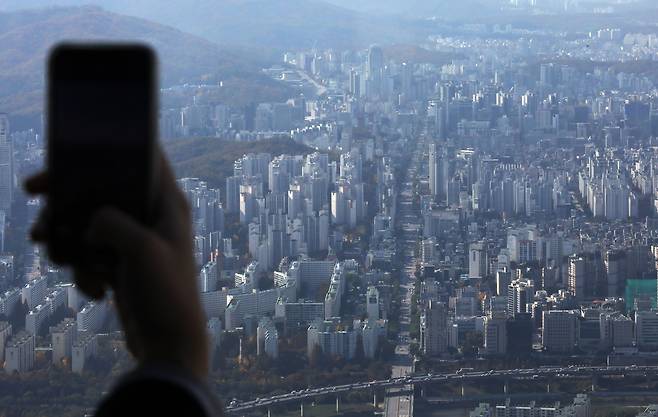 서울 송파구 롯데월드타워 전망대 서울스카이에서 바라본 아파트 단지 모습. /뉴스1